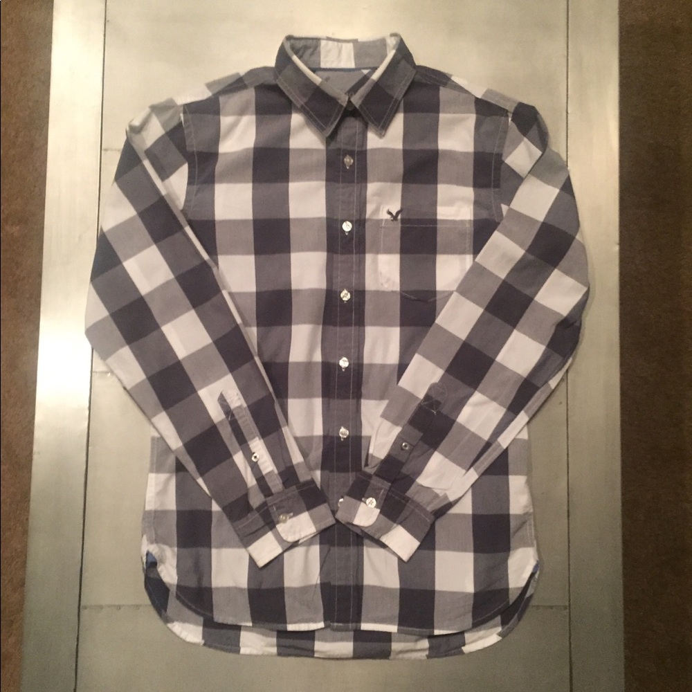 American Eagle button shirt. Mens small